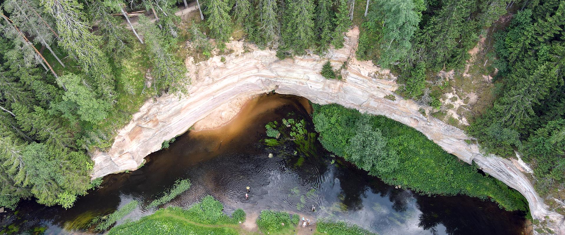 Large Taevaskoda sandstone outcrop
