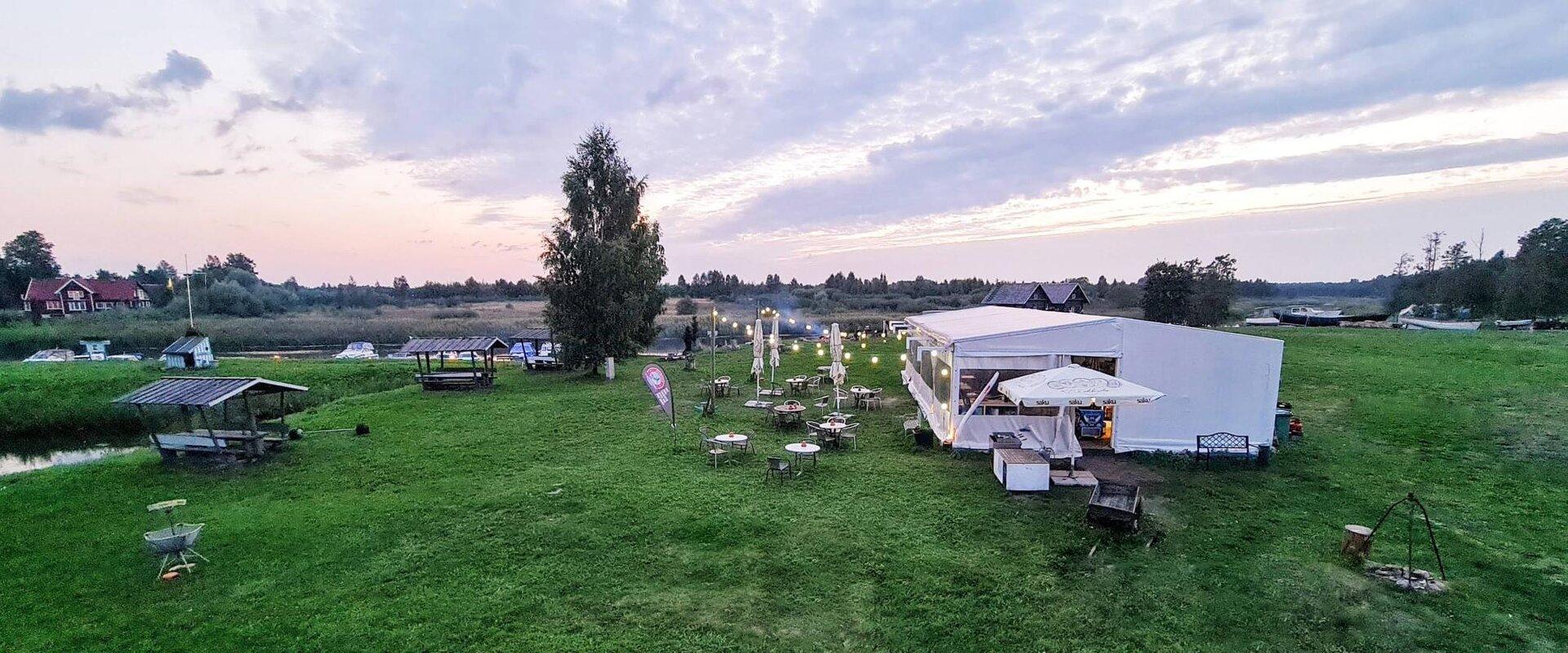 The heart of the Fishing Village recreation and leisure centre is the riverside harbour café. We have fish and meat dishes and most of them are cooked