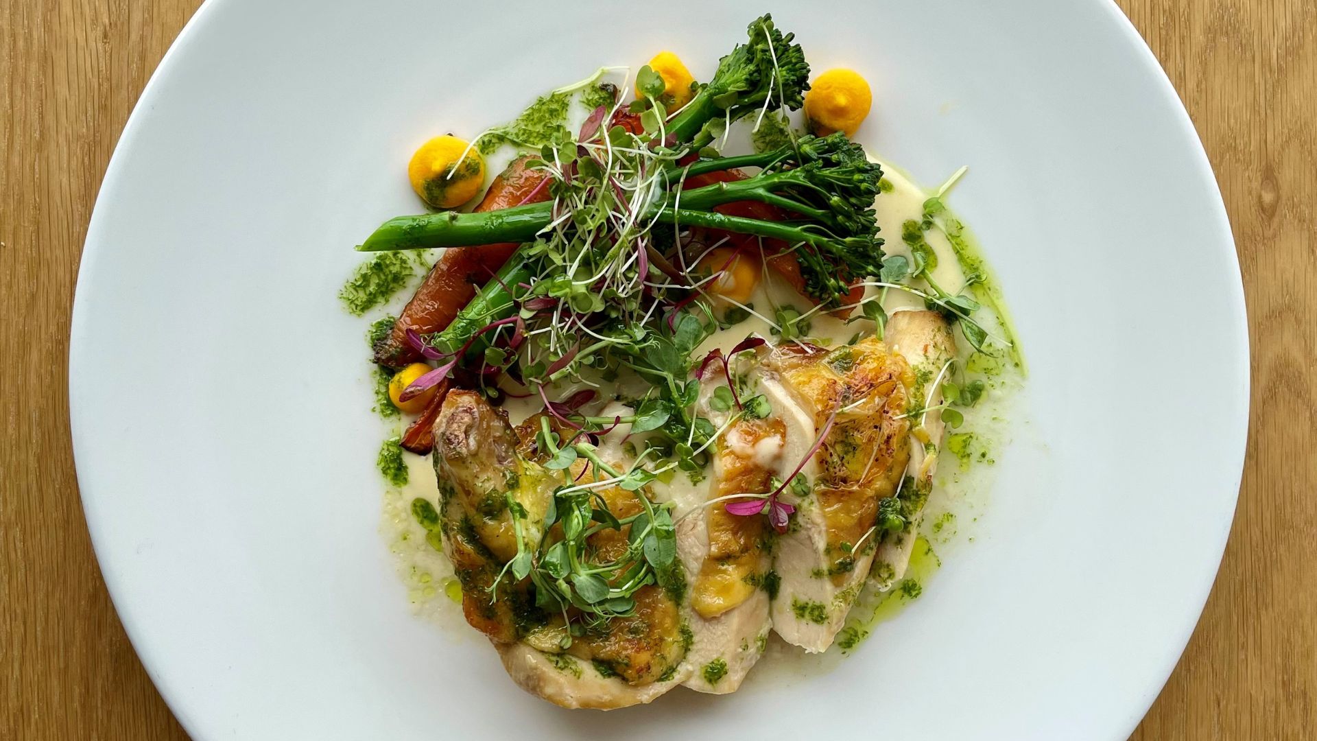 Hestia Hotel Strand has an 80-seat à la carte restaurant with a variety of European cuisines, where natural and healthy ingredients offer plenty of ch